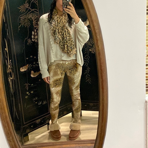 🌺SOLD🌺 Vintage Spell Leggings - Picture 2 of 11